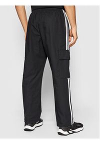 Adidas - adidas Spodnie dresowe adicolor Classics 3-Stripes H09117 Czarny Relaxed Fit. Kolor: czarny. Materiał: bawełna, dresówka #4
