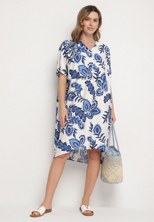 Born2be - Niebieska Sukienka z Lnem i Wiskozą Ozdobiona Cyrkoniami Sadelune. Okazja: na co dzień. Typ kołnierza: dekolt w serek. Kolor: niebieski. Materiał: wiskoza, len. Wzór: aplikacja. Styl: casual, elegancki, klasyczny