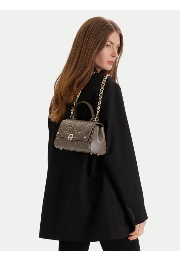 Aigner Torebka Diadora S 134003 Brązowy. Kolor: brązowy. Materiał: skórzane