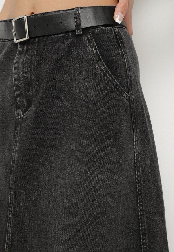 Born2be - Czarna Rozkloszowana Spódnica Jeansowa Maxi z Paskiem Triwisa. Kolor: czarny. Materiał: jeans. Długość: długie