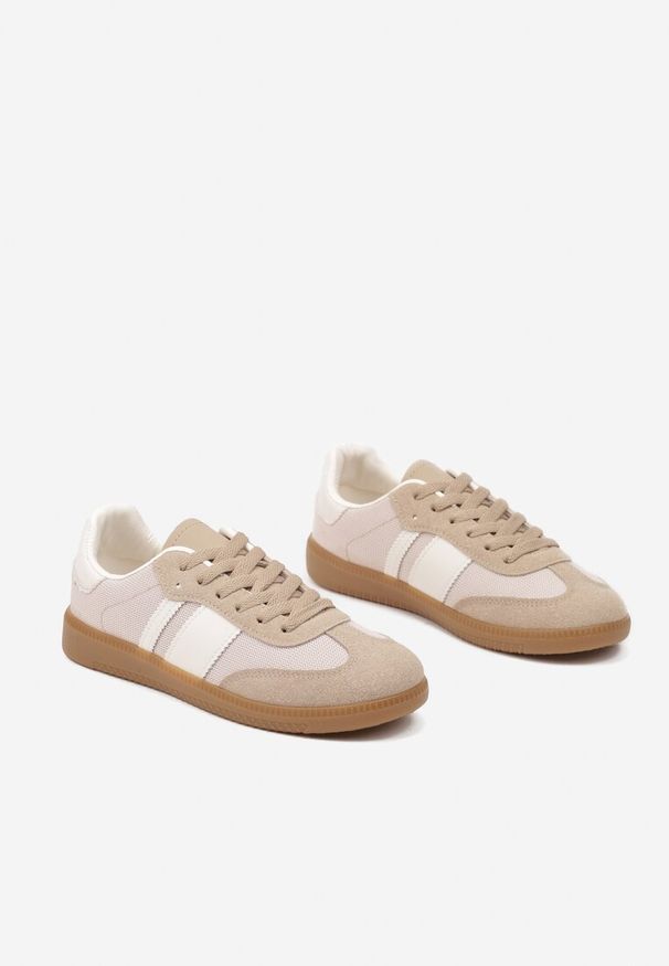 Born2be - Ciemnobeżowe Sneakersy Tenisówki z Ozdobnymi Paskami Nelidi. Okazja: na co dzień, na spacer. Zapięcie: pasek. Kolor: beżowy. Materiał: jeans. Obcas: na obcasie. Wysokość obcasa: niski. Sport: turystyka piesza