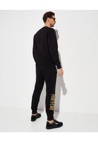 Versace Jeans Couture - VERSACE JEANS COUTURE - Czarna bluza z nadrukiem. Kolor: czarny. Materiał: bawełna. Długość rękawa: długi rękaw. Długość: długie. Wzór: nadruk #2