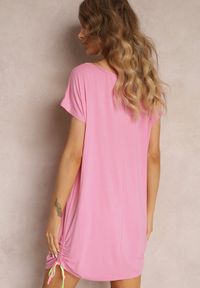 Renee - Różowa Wiskozowa Sukienka Mini T-shirtowa z Ozdobnym Nadrukiem Zehlania. Kolor: różowy. Materiał: wiskoza. Długość rękawa: krótki rękaw. Wzór: nadruk. Sezon: wiosna, lato. Długość: mini #4