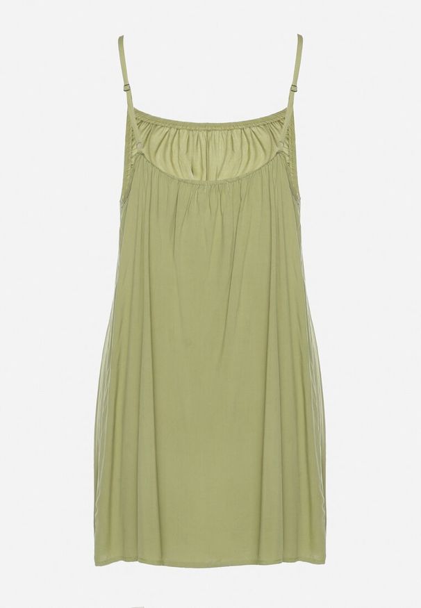Born2be - Zielona Wiskozowa Sukienka na Regulowanych Ramiączkach Ulantia. Okazja: na co dzień. Kolor: zielony. Materiał: wiskoza. Długość rękawa: na ramiączkach. Sezon: lato. Styl: casual, elegancki
