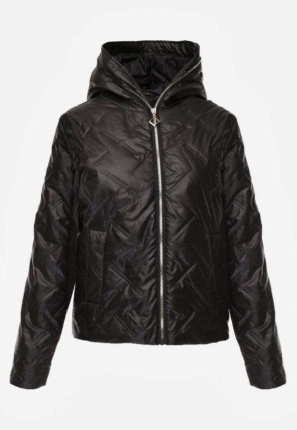 Renee - Czarna Pikowana Kurtka z Nieodpinanym Kapturem z Ozdobną Naszywką Chloreris. Okazja: na co dzień. Kolor: czarny. Materiał: poliester, jeans. Wzór: aplikacja. Sezon: wiosna. Styl: casual