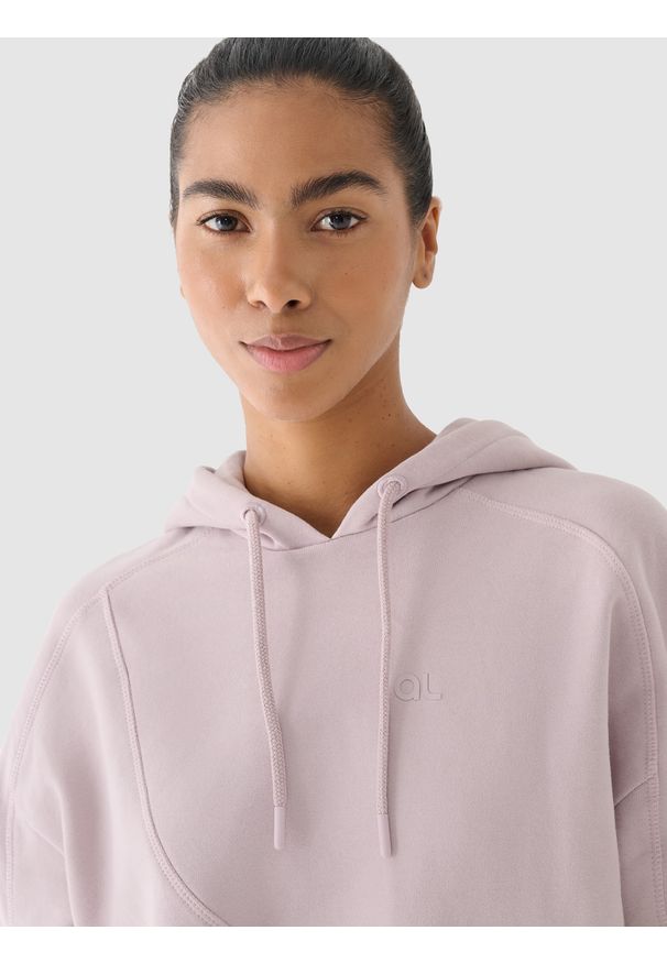 4f - 4F Bluza dresowa z kapturem damska 4F x Anna Lewandowska - beżowa L. Okazja: na co dzień. Typ kołnierza: kaptur. Kolor: beżowy. Materiał: dresówka. Wzór: gładki, ze splotem. Styl: casual, sportowy