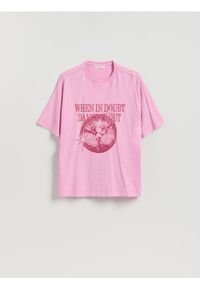 Reserved - T-shirt z nadrukiem - różowy. Kolor: różowy. Materiał: dzianina, bawełna. Wzór: nadruk