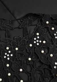 Born2be - Czarna Satynowa Sukienka na Ramiączka z Wiskozy i Bawełny z Narzutką Messishis. Okazja: na co dzień. Kolor: czarny. Materiał: wiskoza, satyna, bawełna. Długość rękawa: na ramiączkach. Wzór: aplikacja. Sezon: lato. Styl: casual #4