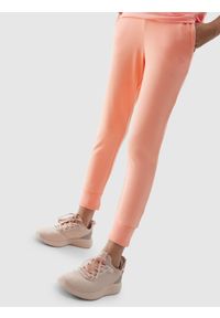 4f - Spodnie dresowe joggery dziewczęce. Kolor: różowy. Materiał: dresówka. Sezon: wiosna