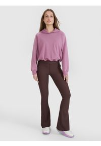 4f - 4F Bluza dresowa cropped nierozpinana z kapturem damska 4F x Anna Lewandowska - różowa XL. Okazja: na co dzień. Typ kołnierza: kaptur. Kolor: różowy. Materiał: dresówka. Długość rękawa: raglanowy rękaw. Wzór: gładki, ze splotem. Styl: sportowy, elegancki, casual