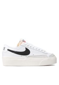 Nike Buty Blazer Low Platform DJ0292 Biały. Kolor: biały. Materiał: skóra. Obcas: na platformie