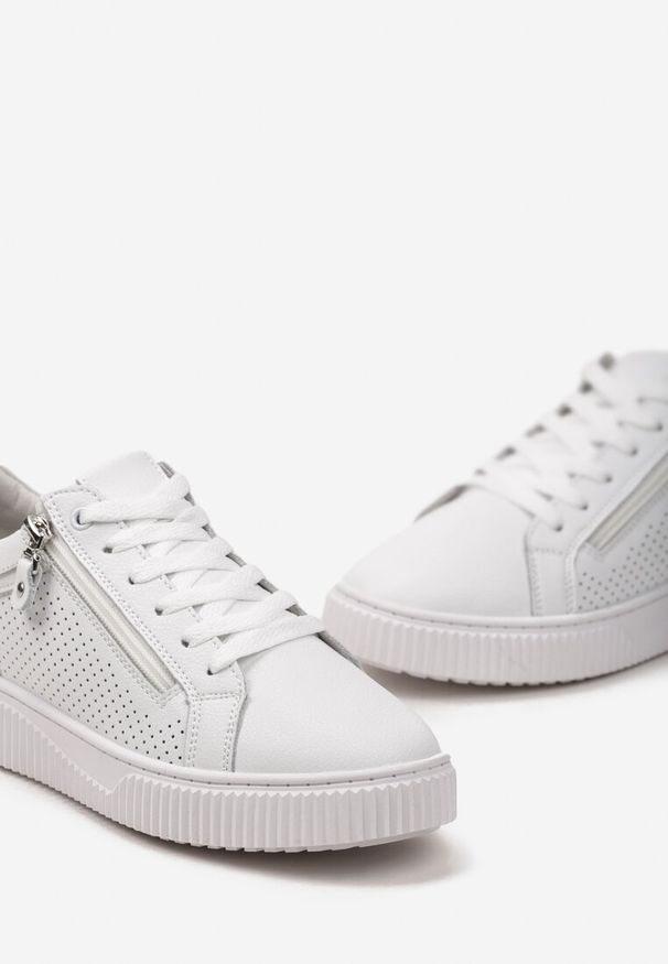 Renee - Białe Sznurowane Sneakersy z Naturalnej Skóry Ozdobione Suwakiem Ciarra. Okazja: na spotkanie biznesowe, do pracy, na co dzień. Nosek buta: okrągły. Zapięcie: sznurówki. Kolor: biały. Materiał: skóra. Wzór: aplikacja. Obcas: na obcasie. Wysokość obcasa: niski