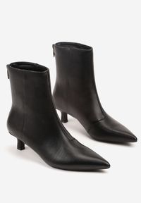 Born2be - Czarne Botki Vices na Obcasie Typu Kaczuszka Falessia. Okazja: na spotkanie biznesowe, na co dzień. Kolor: czarny. Obcas: na obcasie. Styl: klasyczny, biznesowy, casual, elegancki. Wysokość obcasa: średni #6
