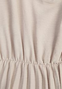 Born2be - Beżowa Sukienka Plisowana o Rozkloszowanym Fasonie i Trójkątnym Dekolcie Rissara. Okazja: na co dzień, na spotkanie biznesowe. Kolor: beżowy. Materiał: skóra, materiał. Długość rękawa: krótki rękaw. Typ sukienki: plisowane. Styl: casual, biznesowy, elegancki #5