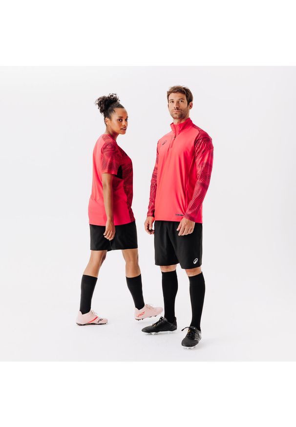 KIPSTA - Koszulka piłkarska Kipsta Club Wavy. Kolor: czerwony, różowy, wielokolorowy, czarny. Materiał: poliester, materiał, tkanina. Sport: piłka nożna