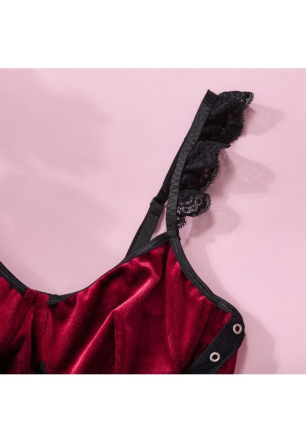 Intica - Body welurowe z koronkowym wykończeniem na specjalne okazje Graciete. Kolor: wielokolorowy. Materiał: koronka, welur. Wzór: koronka