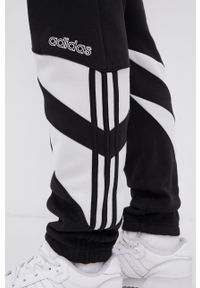 adidas Originals - Spodnie. Kolor: czarny. Materiał: materiał. Wzór: aplikacja #4