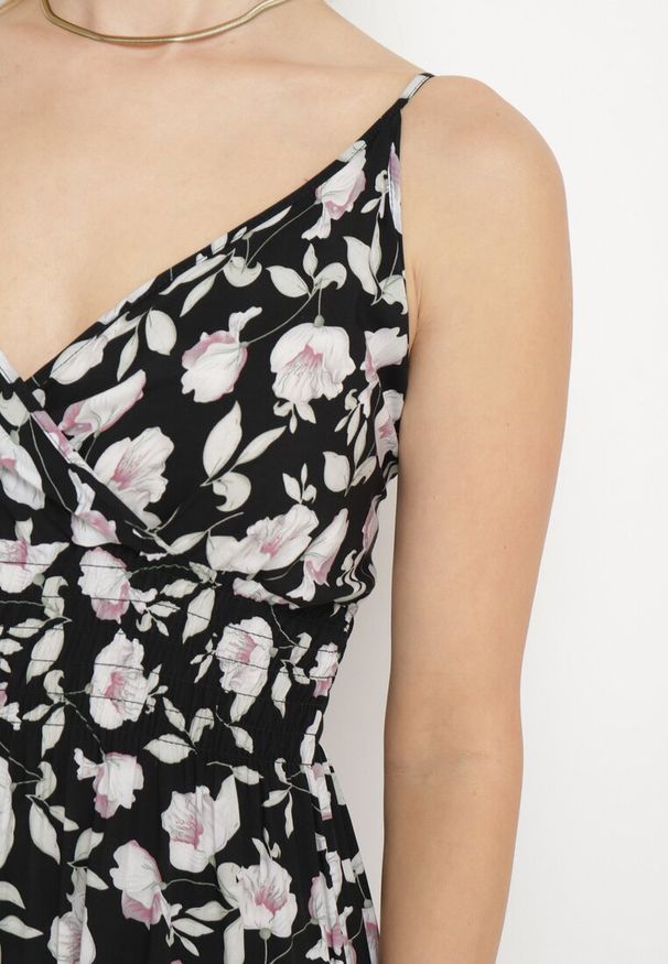 Born2be - Czarna Sukienka Bawełniana Rozkloszowana w Kwiatowy Print na Regulowanych Ramiączkach Rosapia. Typ kołnierza: dekolt w kształcie V. Kolor: czarny. Materiał: bawełna. Długość rękawa: na ramiączkach. Wzór: nadruk, kwiaty. Typ sukienki: rozkloszowane
