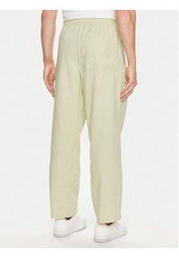 Calvin Klein Jeans Spodnie materiałowe J30J325126 Zielony Regular Fit. Kolor: zielony. Materiał: bawełna, len