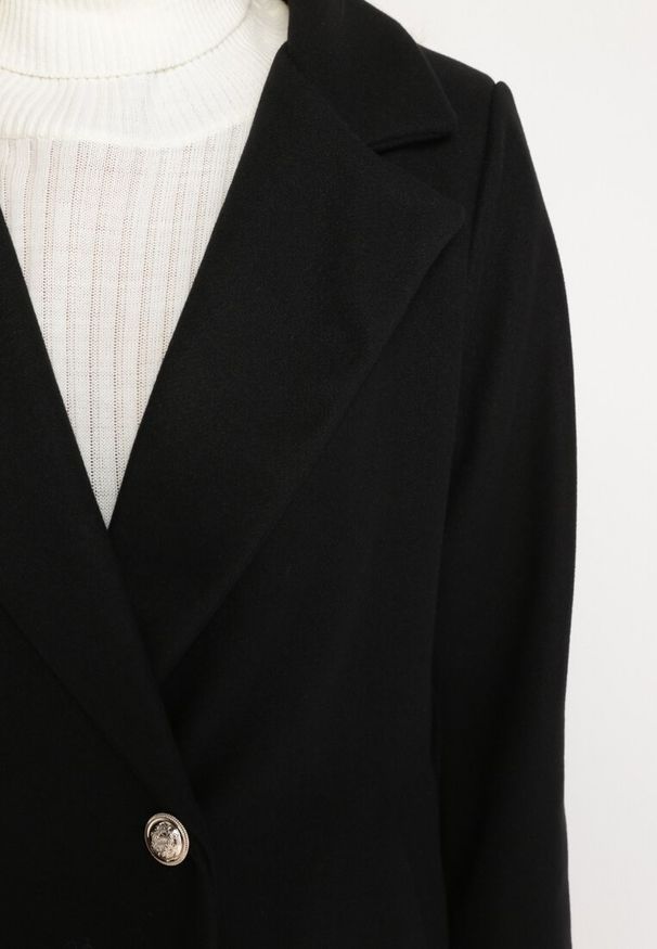 Born2be - Czarny Luźny Płaszcz na Biżuteryjny Guzik Zanhuesa. Kolor: czarny. Styl: elegancki