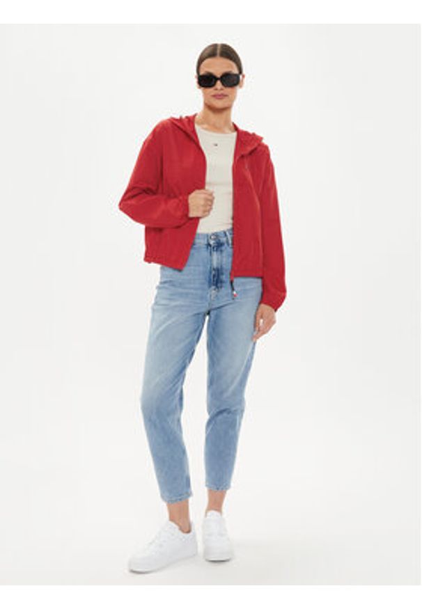 Tommy Jeans Wiatrówka Chicago DW0DW19302 Czerwony Regular Fit. Kolor: czerwony. Materiał: syntetyk