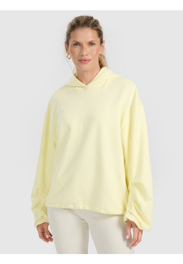 4f - 4F Bluza dresowa nierozpinana z kapturem damska - żółta XS. Typ kołnierza: kaptur. Kolor: żółty. Materiał: dresówka