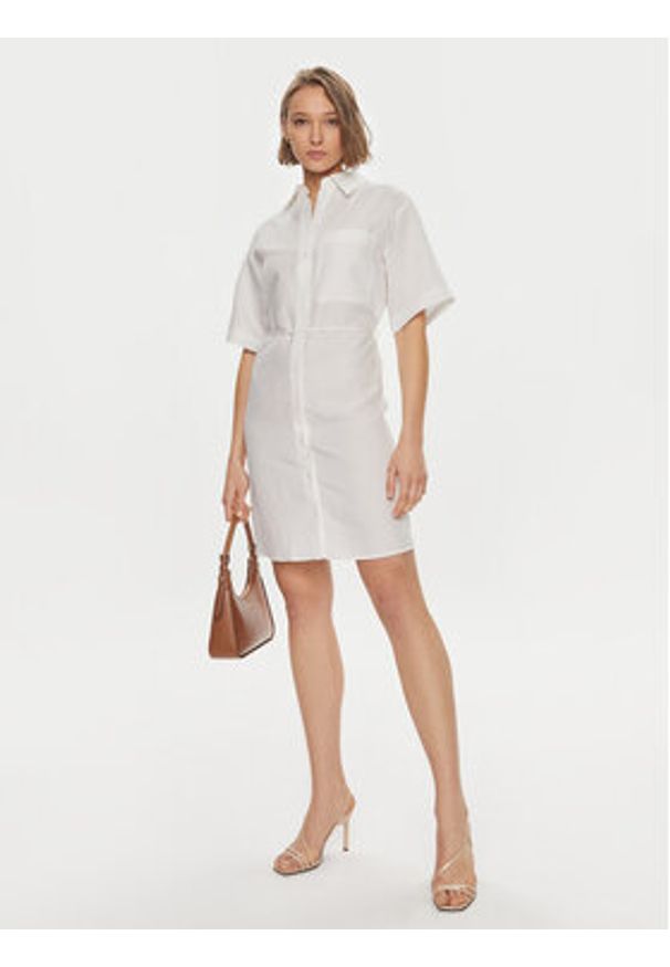 Calvin Klein Sukienka koszulowa K20K206697 Biały Relaxed Fit. Kolor: biały. Materiał: lyocell. Typ sukienki: koszulowe