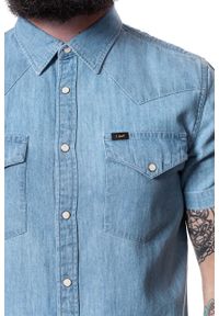 Lee - KOSZULA MĘSKA KRÓTKI RĘKAW LEE WESTERN SHIRT BLUE BOOK L640MYCI. Okazja: na co dzień. Materiał: jeans. Długość rękawa: krótki rękaw. Długość: krótkie. Styl: casual