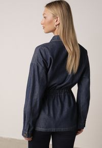 Born2be - Granatowa Bawełniana Koszula ze Ściagaczami w Pasie Lennada. Okazja: na spotkanie biznesowe, do pracy. Kolor: niebieski. Materiał: bawełna. Styl: biznesowy #6