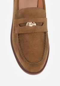 Renee - Zielone Mokasyny VICES ze Skórzaną Wkładką i Metaliczną Ozdobą Sereisana. Nosek buta: okrągły. Kolor: beżowy. Materiał: skóra. Wzór: aplikacja. Obcas: na obcasie. Wysokość obcasa: niski #5