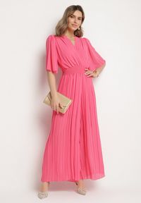 Born2be - Fuksjowy Plisowany Kombinezon o Kopertowym Kroju z Gumką w Talii Ameddie. Okazja: na co dzień. Kolor: różowy. Styl: elegancki, casual #2