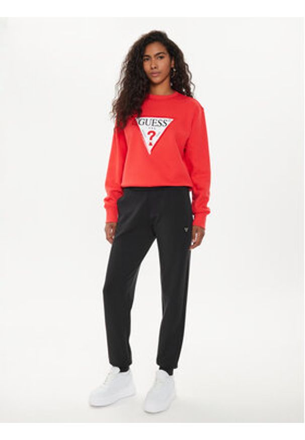 Guess Spodnie dresowe V4YB08 KCAY2 Czarny Regular Fit. Kolor: czarny. Materiał: syntetyk