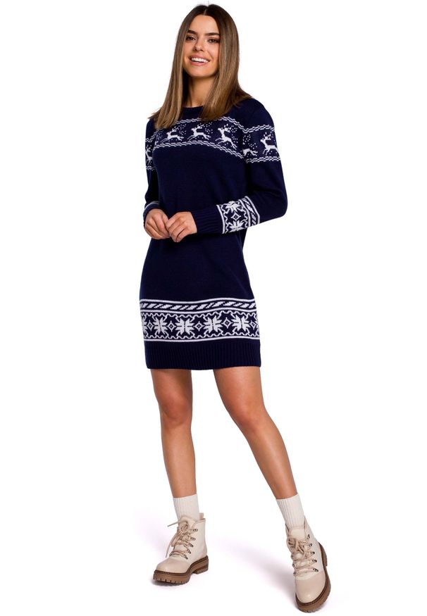 MOE - Granatowa Prosta Swetrowa Sukienka ze Świątecznym Motywem. Kolor: niebieski. Materiał: akryl. Typ sukienki: proste. Styl: wizytowy