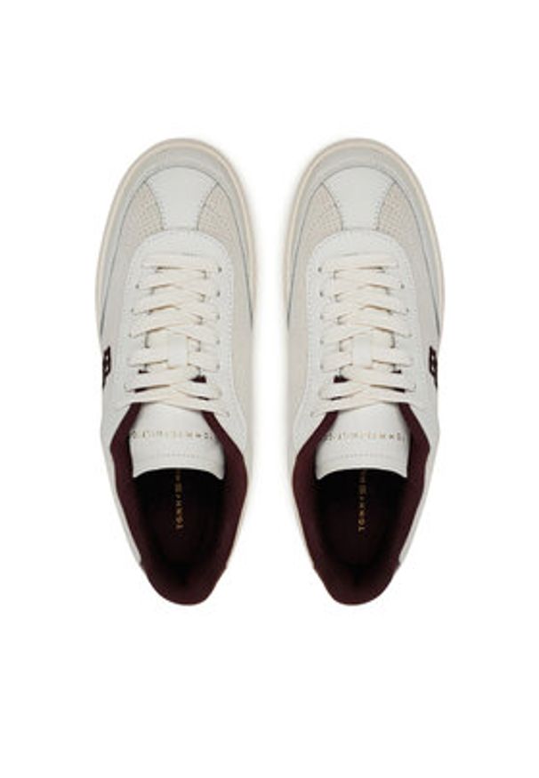 TOMMY HILFIGER - Tommy Hilfiger Sneakersy Heritage Sneaker Perf FW0FW08380 Biały. Kolor: biały. Materiał: zamsz, skóra