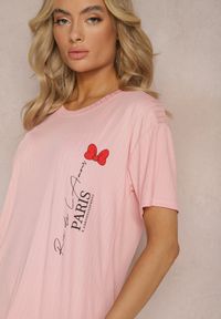 Renee - Różowy Komplet Piżamowy Szorty Wykończone Falbanką i Koszula z Nadrukiem Tyrvea. Kolor: różowy. Wzór: nadruk