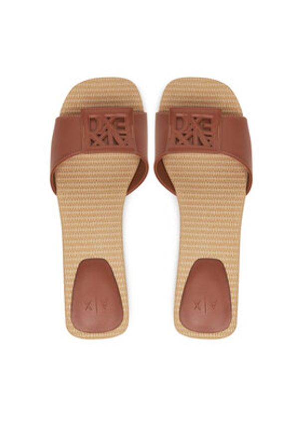 Armani Exchange Klapki XDP055 XV921 01816 Brązowy. Kolor: brązowy. Materiał: skóra