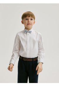 Reserved - Elegancka koszula z muchą - biały. Kolor: biały. Materiał: bawełna, tkanina. Styl: elegancki #1