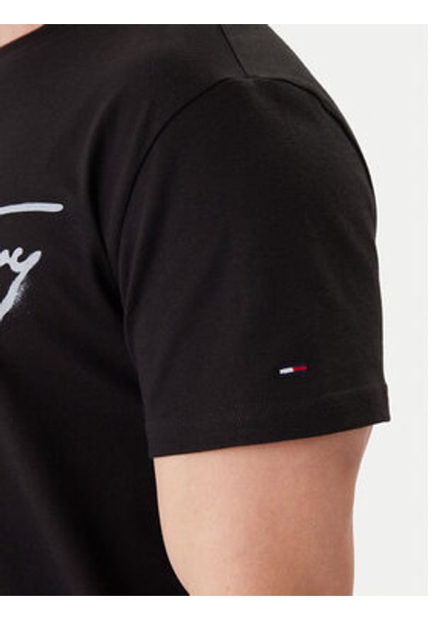 Tommy Jeans T-Shirt DM0DM22553 Czarny Regular Fit. Kolor: czarny. Materiał: bawełna