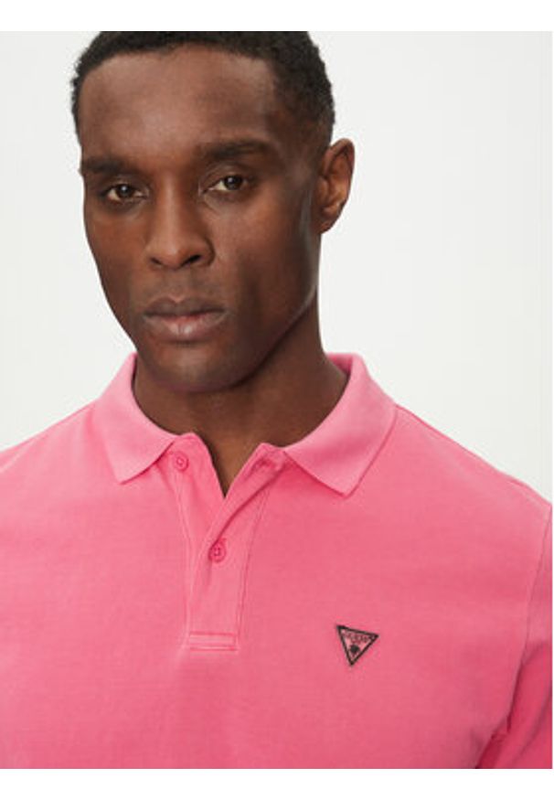 Guess Polo F5GP00 K9WF1 Różowy Regular Fit. Typ kołnierza: polo. Kolor: różowy. Materiał: bawełna