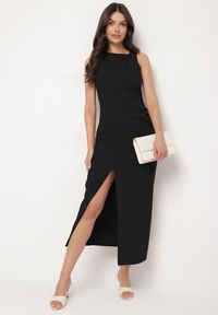 Born2be - Czarna Sukienka Dopasowana z Bawełną i Wiskozą z Rozcięciem Turilia. Kolor: czarny. Materiał: wiskoza, bawełna. Sezon: lato. Typ sukienki: dopasowane. Styl: elegancki, klasyczny #6