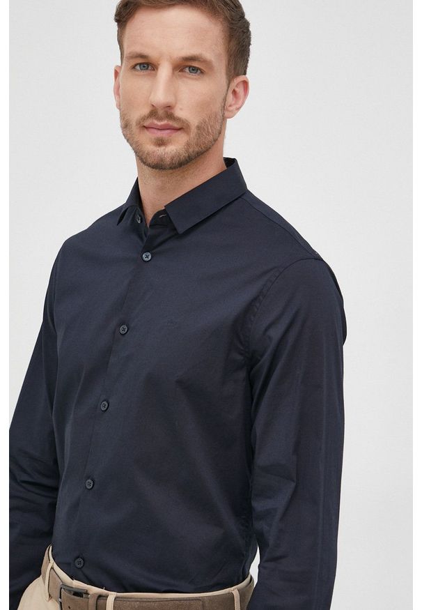 Armani Exchange koszula męska kolor granatowy slim z kołnierzykiem klasycznym. Typ kołnierza: kołnierzyk klasyczny. Kolor: niebieski. Materiał: tkanina. Długość rękawa: długi rękaw. Długość: długie. Styl: klasyczny