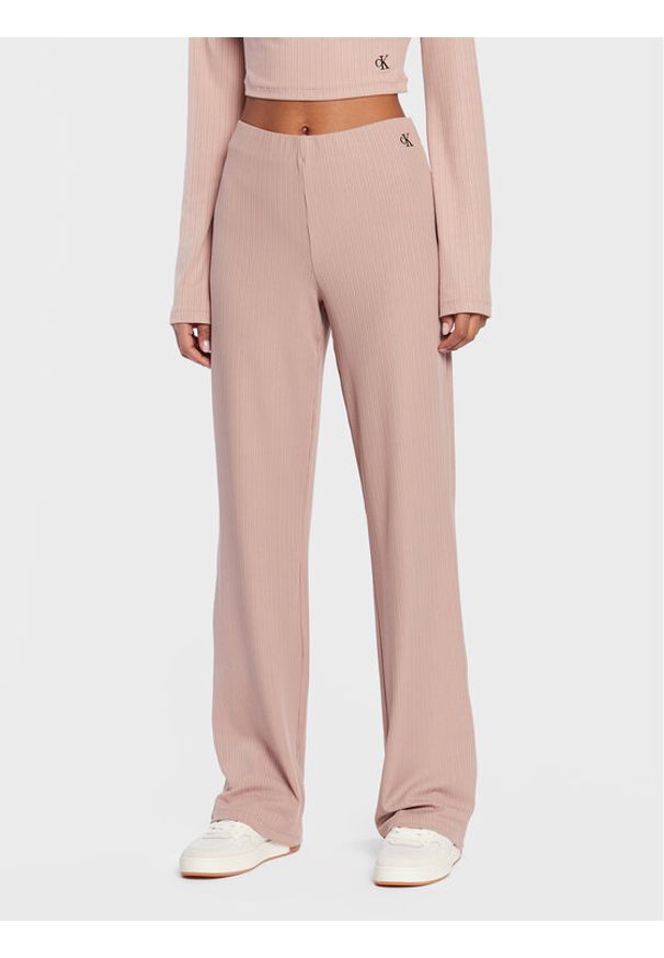 Spodnie materiałowe Calvin Klein Jeans. Kolor: beżowy. Materiał: materiał, syntetyk