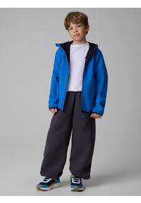 4f - 4F Kurtka softshell wiatroodporna membrana 5000 chłopięca - niebieska 134 (8-9 lat). Okazja: na uczelnię. Kolor: niebieski. Materiał: softshell. Sezon: lato #2