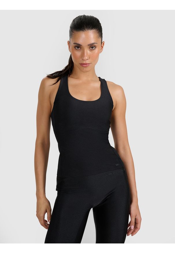 4f - 4F Top treningowy szybkoschnący damski - czarny S. Kolor: czarny. Materiał: dzianina, elastan, włókno, syntetyk, materiał. Długość rękawa: na ramiączkach. Wzór: gładki. Sport: fitness, joga i pilates