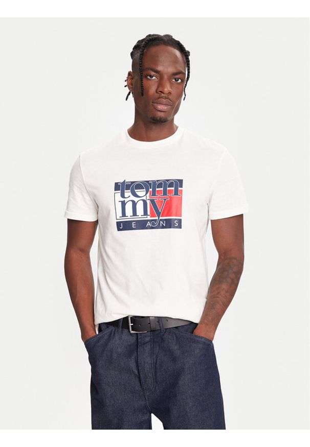 Tommy Jeans T-Shirt DM0DM21977 Biały Regular Fit. Kolor: biały. Materiał: bawełna