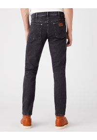 Wrangler - WRANGLER LARSTON MĘSKIE SPODNIE JEANSOWE JEANS DŻINSY BLACK LIGHTNING W18S8930A