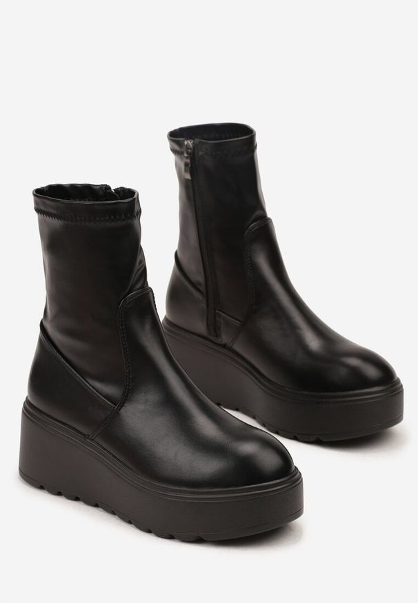 Born2be - Czarne Botki Vices na Platformie z Przylegającą Cholewką Falomia. Okazja: na co dzień. Kolor: czarny. Materiał: skóra, jeans. Szerokość cholewki: normalna. Obcas: na platformie. Styl: elegancki, wizytowy, casual