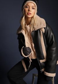 Renee - Czarna Kurtka Biker z Imitacji Skóry i Kożuszkiem Nilos. Kolor: czarny. Materiał: skóra. Długość: krótkie. Wzór: paski. Sezon: zima, jesień #6