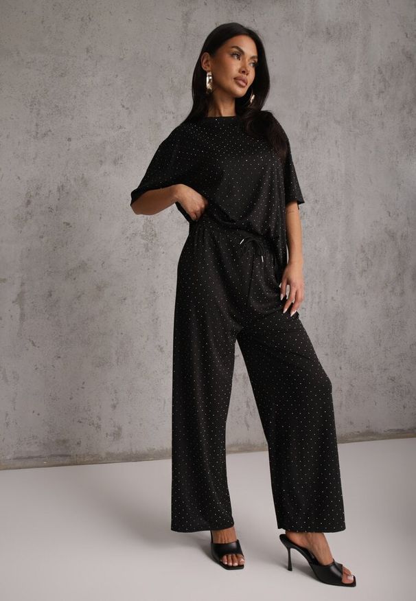 Renee - Czarny Oversizowy Komplet Zdobiony Cyrkoniami T-shirt i Spodnie Arnateia. Kolor: czarny. Wzór: aplikacja