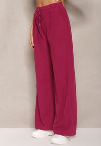 Renee - Fioletowe Szerokie Spodnie o Prążkowanym Kroju z Gumką w Pasie Jovulla. Kolor: fioletowy. Materiał: prążkowany #4